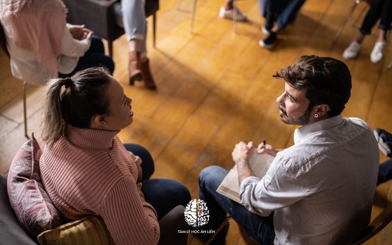 trị liệu theo nhóm có thể giúp người rối loạn lo âu xã hội cải thiện nhanh hơn