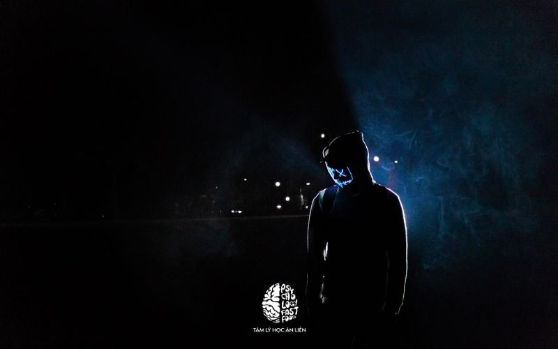 Dấu hiệu thao túng của bệnh tâm lý chống đối xã hội ở người lớn